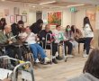 יום התנדבות ברוח חנוכה: תלמידי יב3 מבית הספר חשמונאים בת ים ריגשו את מטופלי “מדיקל קר”