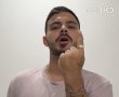 נועם ונקרט שורד השבי ותושב גדרה נאם בכיכר החטופים על הסרטון של אביתר דוד