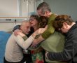  המפגש המרגש של פרננדו מרמן ולואיס הר, שחולצו הלילה מעזה עם בני משפחותיהם 