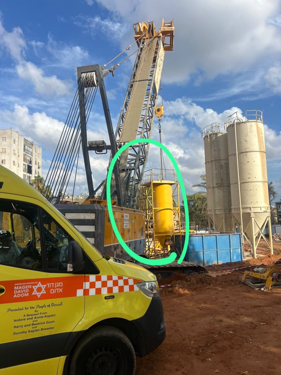 החפץ הכבד שככל הנראה נפל על הפועל