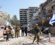 מתחילים בשיקום: בשעות הקרובות יפורקו ויטרינות ותריסים מחזיתות הבתים שנפגעו